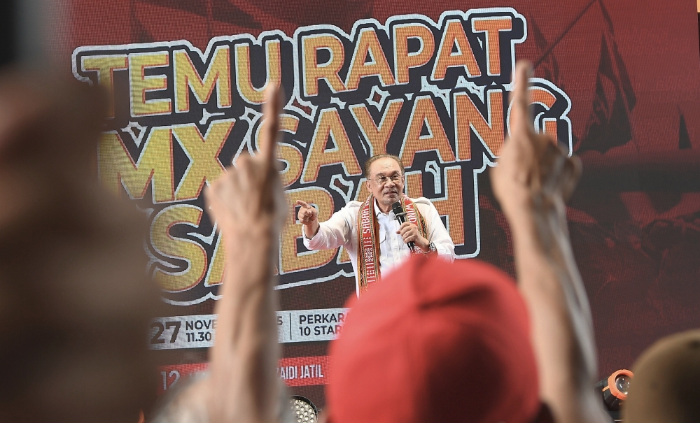 Prime Minister Datuk Seri Anwar Ibrahim delivers a speech at the Temu Rapat PMX Sayang Sabah programme at the Bandau State Legislative Assembly (DUN) in Kota Marudu on November 27, 2025. — Bernama pic