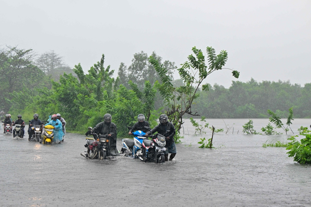 Deadly cyclone tears through Sri Lanka, killing 153 and triggering mass displacement as govt appeals for international help
