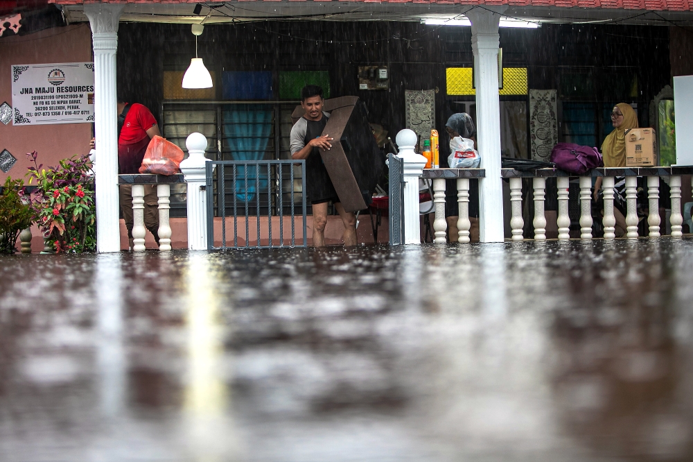 Flood crisis eases in seven states, yet Kelantan remains hard-hit with growing evacuee numbers