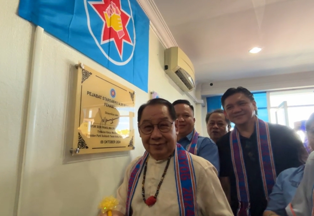 Star president Datuk Seri Jeffrey Kitingan at the opening of the Parti Solidariti Tanah Airku (Star) Moyog office in Penampang, Sabah, October 9, 2024. — Picture by Julia Chan