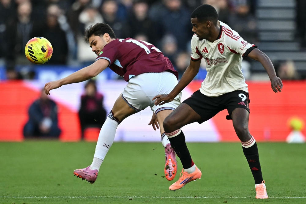 West Ham United’s Greek defender #15 Konstantinos Mavropanos vies with Liverpool’s Swedish striker #09 Alexander Isak during the English Premier League football match between West Ham United and Liverpool at the London Stadium, in London on November 30, 2025. — AFP pic 