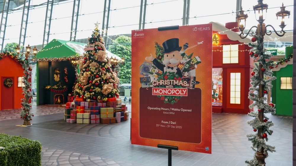 吉隆坡国际机场 (KLIA) 1 号航站楼的圣诞大富翁展示。 — 图片来自 Facebook