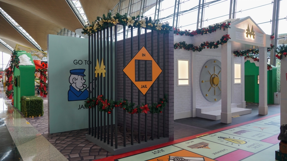 吉隆坡国际机场 (KLIA) 1 号航站楼的圣诞大富翁展示。 — 图片来自 Facebook