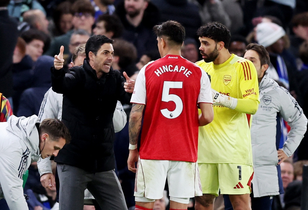 Arsenal manager Mikel Arteta gives instructions to Piero Hincapie and David Raya at Stamford Bridge, London, November 30, 2025. — Reuters pic 