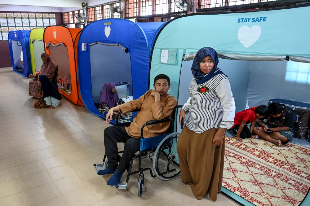 Flood evacuees at a temporary relief centre in Sekolah Kebangsaan Atas Tol in Kuala Terengganu, December 1, 2025. — Bernama pic