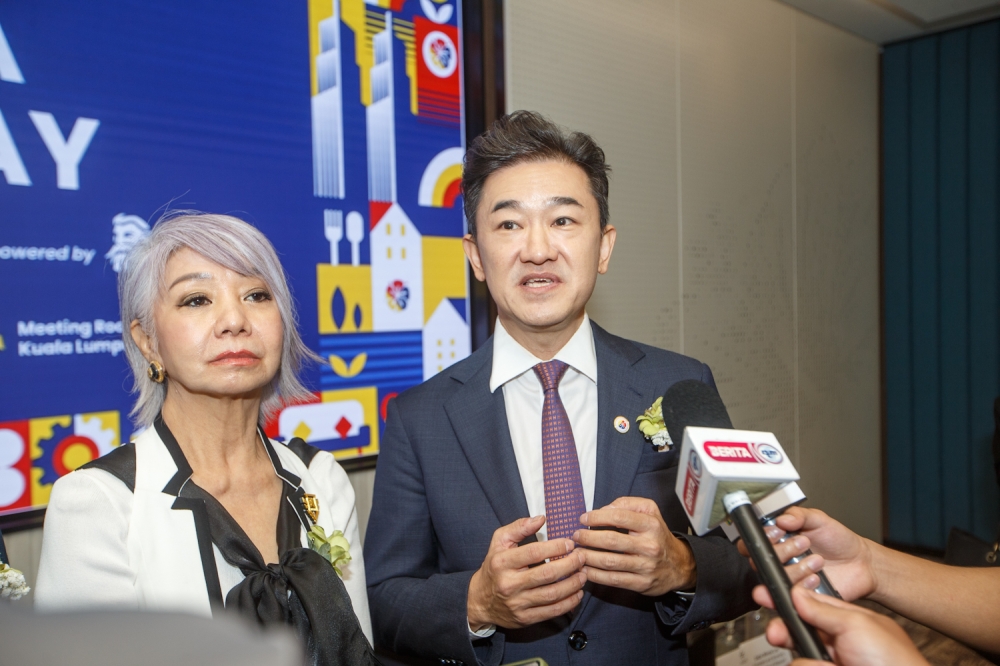 Eden Yap, organising chairman of Malaysia Brand Day, speaks to the media in Kuala Lumpur, December 2, 2025. With him is Branding Association president Datin Winnie Loo. — Picture by Raymond Manuel