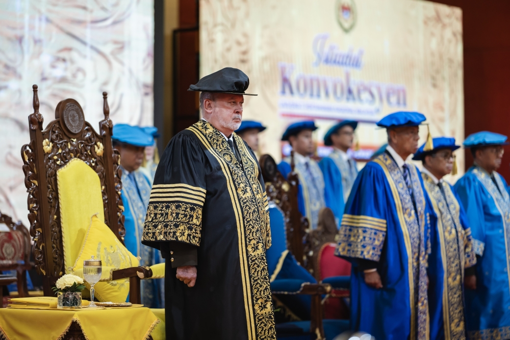 His Majesty Sultan Ibrahim, King of Malaysia, today reminded graduates not to be complacent amid rapid modernisation or fall into unhealthy pursuits, urging them instead to become builders of a strong civilisation using the knowledge they have gained. — Bernama pic