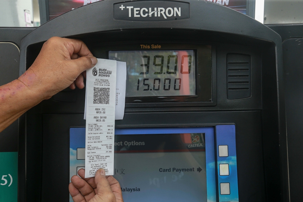 More than 84 per cent of 16.5 million eligible Malaysians, or 13.9 million, have enjoyed the RON95 petrol price of RM1.99 per litre under the Budi Madani RON95 (Budi95) programme as of Nov 30, 2025. — Picture by Sayuti Zainudin