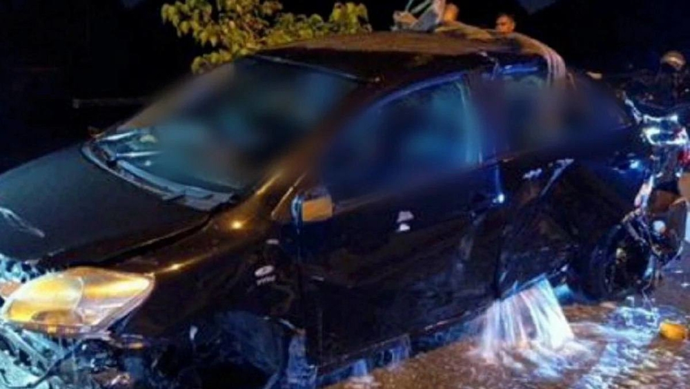 The victim, 34-year-old cook Loo Eng Huat, was trapped in a Toyota Vios and pronounced dead at the scene, while his friend managed to escape the vehicle unharmed. — Picture from Facebook/Penduduk Sungai Petani