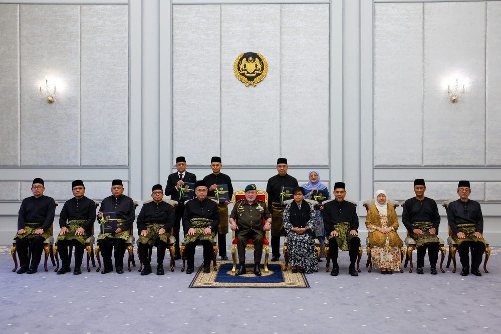 His Majesty Sultan Ibrahim, King of Malaysia, poses for a photo following the ceremony in which he received and presented letters of appointment to five judges at the National Palace, December 3, 2025. — Bernama pic 