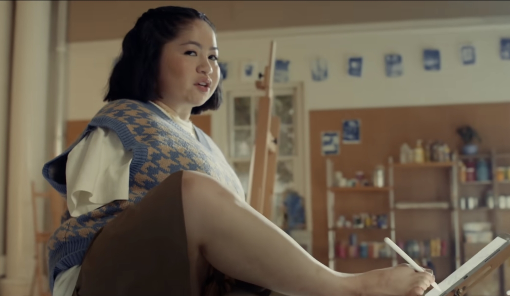 Apple's accessibility features are showcased in a college setting. — YouTube screenshot