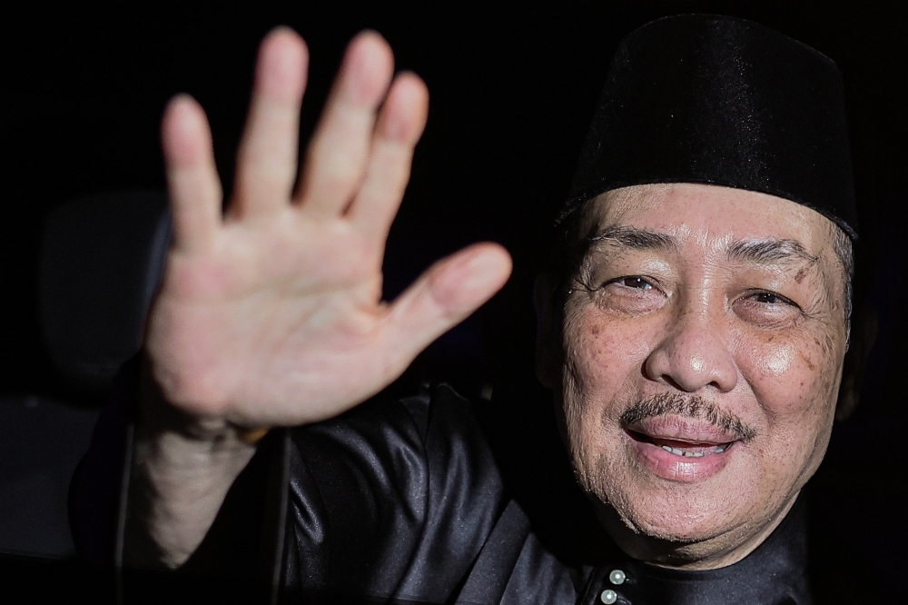 Datuk Seri Hajiji Noor, 70, waves cheerfully from his vehicle after being sworn in for a second term as Sabah chief minister at about 3am, November 30, 2025 at Istana Seri Kinabalu. — Bernama pic