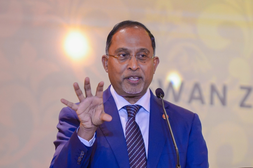 The Ministry of Higher Education will fully cooperate with police investigations into a group of university students allegedly involved in immoral activities in Penang, Higher Education Minister Datuk Seri Zambry Abd Kadir said. — Bernama pic