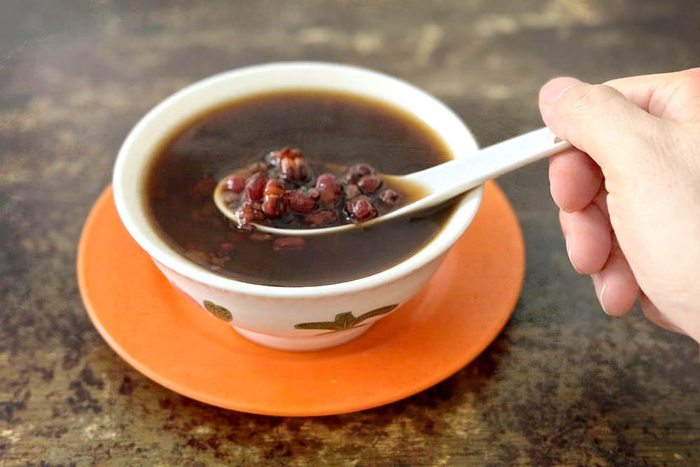 Simple yet comforting red bean soup. — Picture by CK Lim