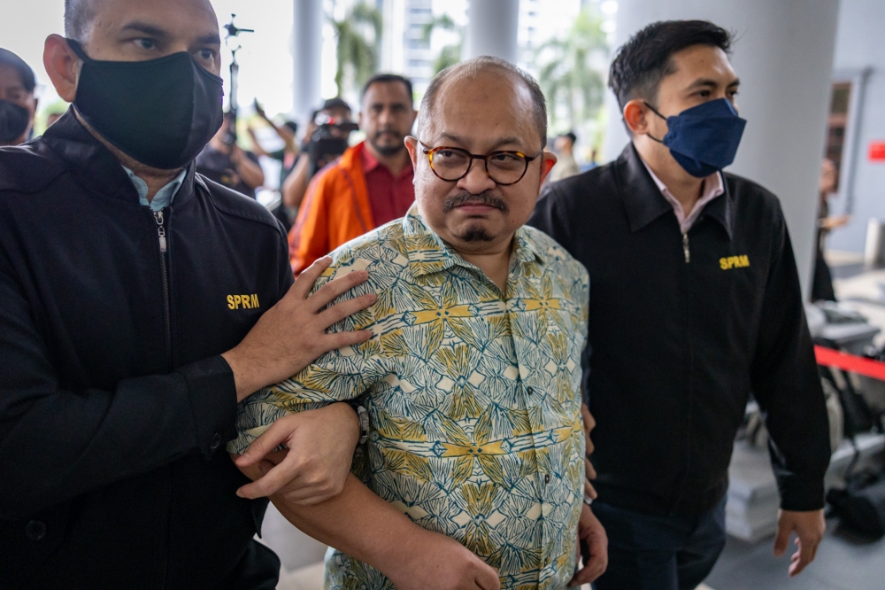 Datuk Seri Shamsul Iskandar Mohd Akin is pictured at the Kuala Lumpur Court Complex in Kuala Lumpur December 4, 2025. — Picture by Firdaus Latif