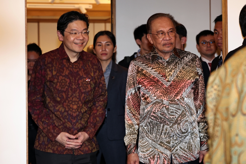 Prime Minister Datuk Seri Anwar Ibrahim and Singapore Prime Minister Lawrence Wong attend the 12th Malaysia-Singapore Leaders’ Retreat (ALR) in Singapore December 4, 2025. — Bernama pic