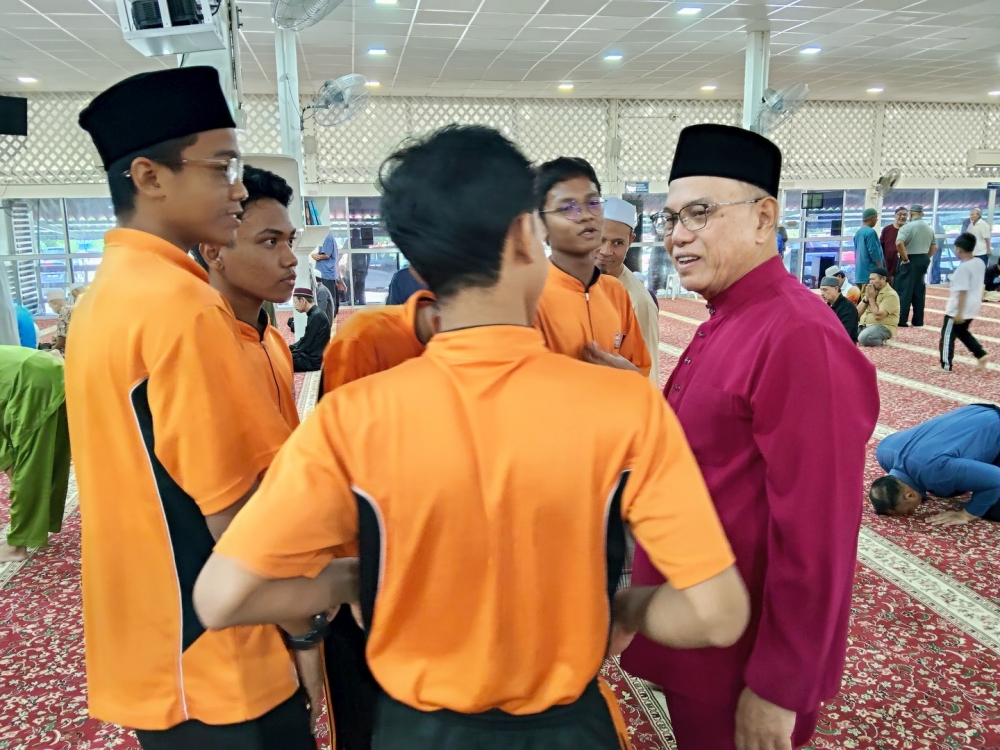 ‘Pahang 1st’ incentives: MB lists two-month bonus for state workers, cheaper school fees, and PTPTN aid for new grads among goodies