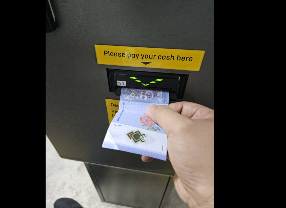 The RM1 note that went into the Bukit Bintang hotel parking machine. — Picture from Facebook/Roslan Rusly