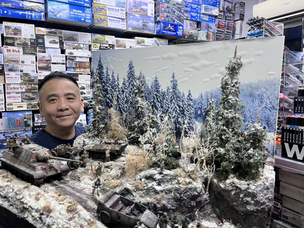 Choo Huang Ming with a military diorama he and his team created recently. — Picture by Opalyn Mok