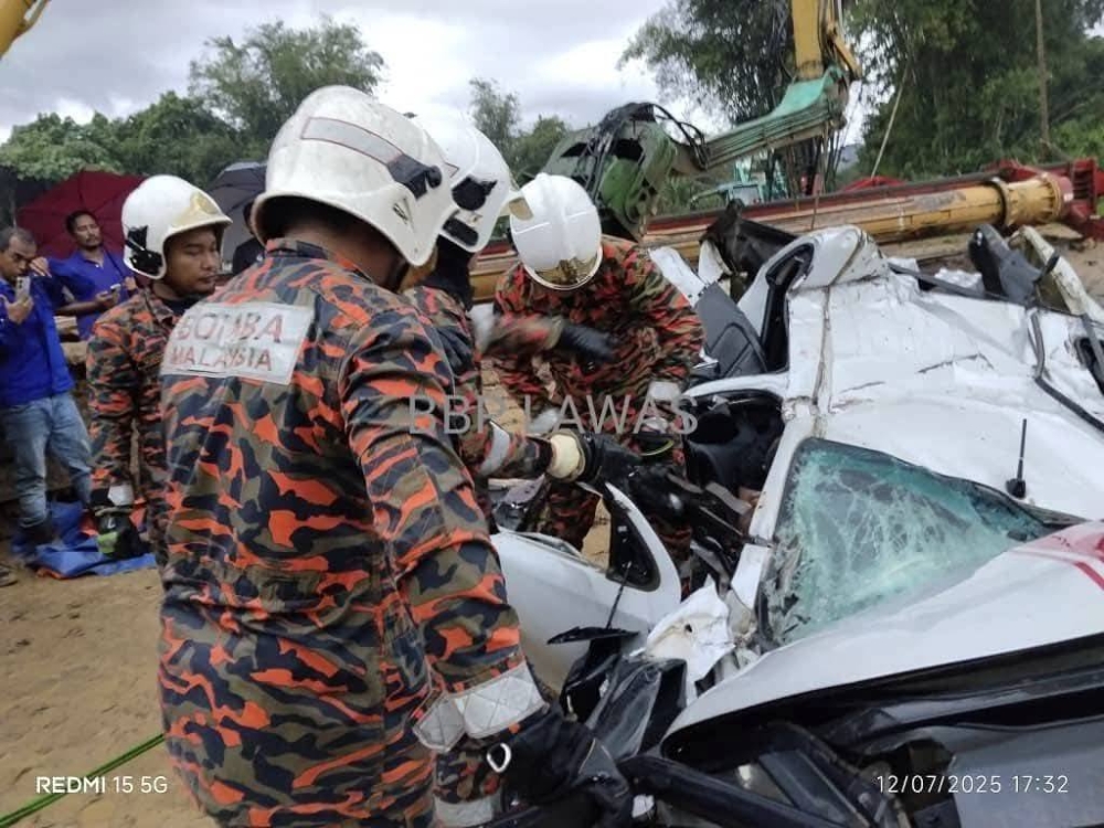 A man died after being trapped in his four-wheel drive which was crushed by a piling machine in an incident in Kampung Peruan, Long Tuma, Lawas in northern Sarawak yesterday. — Picture courtesy of Sarawak Fire and Rescue Department