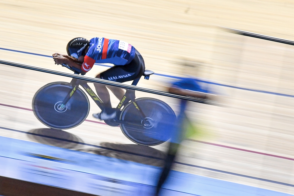 Muhammad Ridwan Sahrom is scheduled to feature in the men’s keirin event as well as the team sprint alongside Muhammad Fadhil Zonis and Mohd Akmal Nazimi Jusena. — Bernama pic