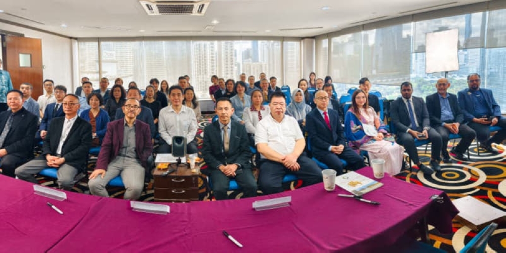 The event — the ‘Yunnan Enterprises Going Global and Implementing the Business Model Seminar’ — was hosted by the Kunming South Asia and Southeast Asia International Logistics Research Institute, and organised by Yunnan Salam International Trade Co Ltd and Makiplago Holdings Sdn Bhd. — Picture courtesy of Makiplago Holdings Sdn Bhd