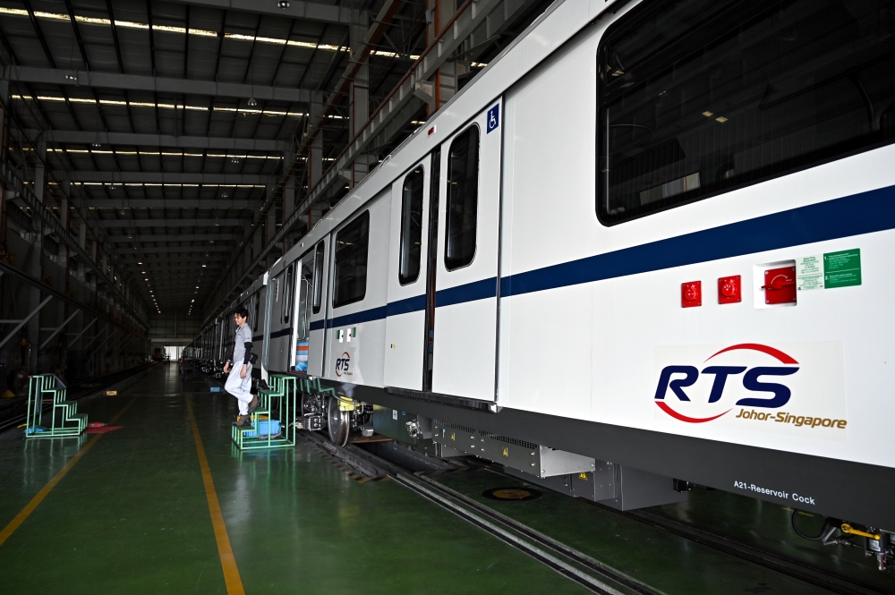 The opening of the KL-JB route has also sparked excitement across the Causeway, since it will benefit Malaysians and Singaporeans crossing the border especially once the Rapid Transit System Link (RTS Link) enters operation. — Bernama pic