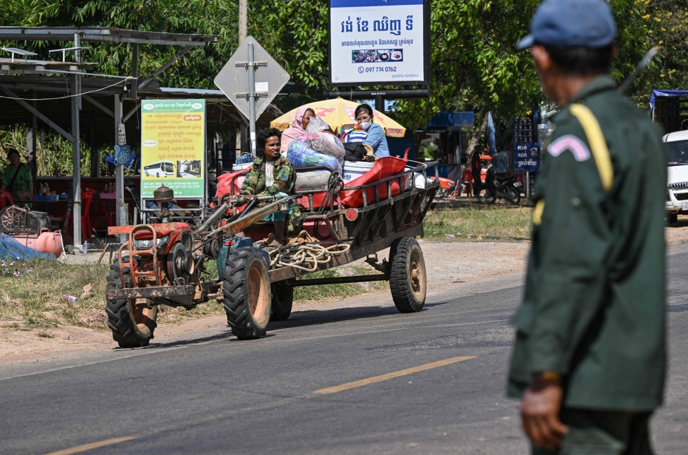 Thailand-Cambodia border clashes escalate, killing 10 and displacing 140,000