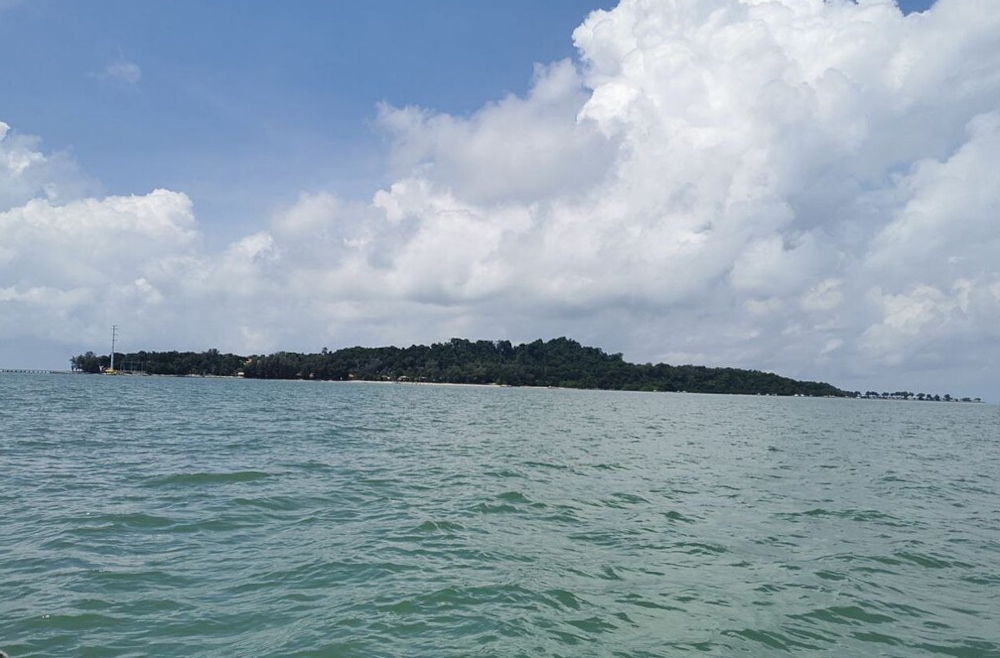 Rural Development, Agriculture and Food Security Committee chairman Datuk Dr Muhamad Akmal Saleh said the decision to degazette Pulau Besar was also made following the state government’s move to gazette three nearby islands — Pulau Undan, Pulau Dodol and Pulau Nangka — as the Melaka Marine Park in 2023. — Picture from Adiputera, CC BY-SA 4.0 via Wikimedia Commons