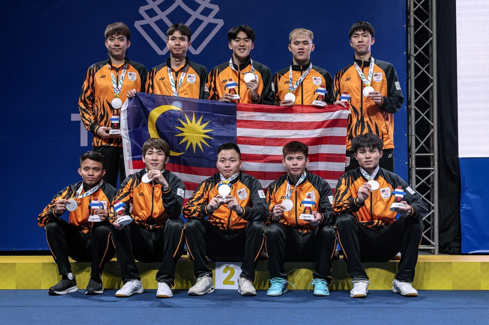 SEA Games: Malaysia trounced 0-3 by Indonesia in men’s badminton team final