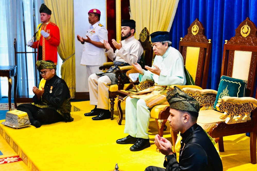 Sultan Sharafuddin Idris Shah and Tengku Permaisuri Norashikin attended the state awards and honours investiture at Balairung Seri, Istana Alam Shah, held in conjunction with the Selangor ruler’s 80th birthday celebration, December 11, 2025. — Picture from Facebook/Selangor Royal Office 