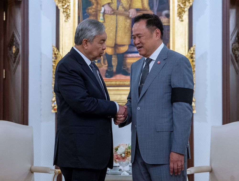 DPM Zahid urges focus on security, diplomacy in Thai‑Cambodia border tensions during Thailand visit