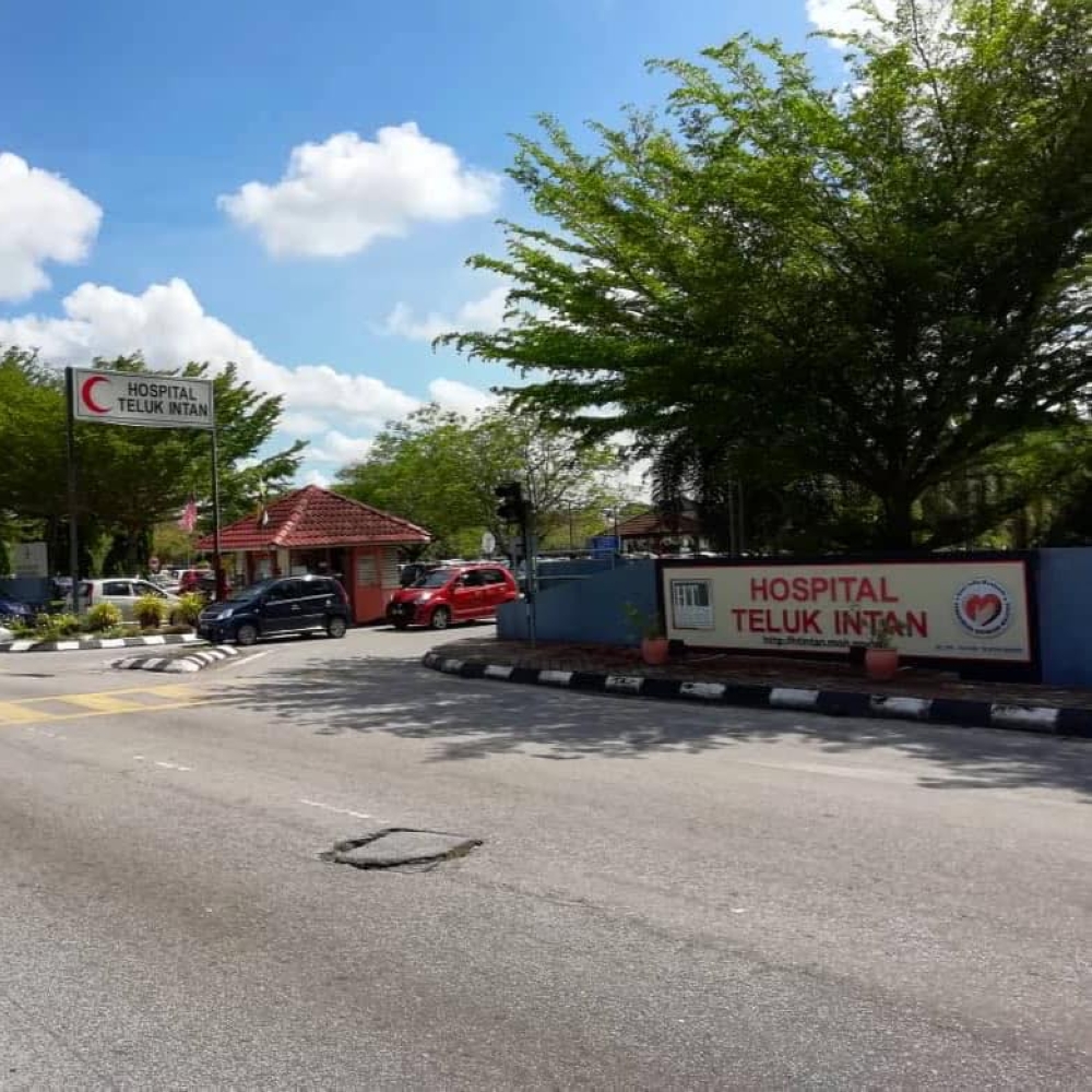 Teluk Intan Hospital (HTI) today clarified that there was no incident of a baby going missing at the facility, dismissing social media claims. — Picture via Facebook/Hospital Teluk Intan