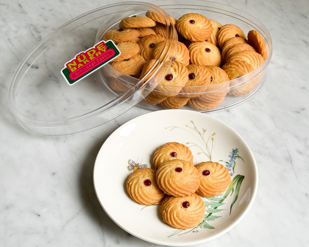 Cookies like this Raspberry Butter Cookies are available for gifting during this festive season. — Picture by Lee Khang Yi