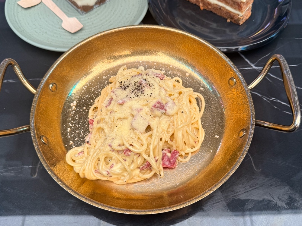 Carbonara pasta and various pasta dishes can be ordered at Twirl Pasta Bar. — Picture by Lee Khang Yi