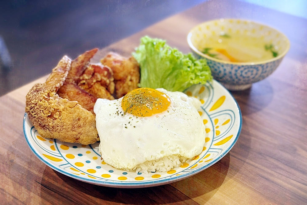 ‘Nam yue’ fried chicken with rice and fried egg. — Picture by CK Lim