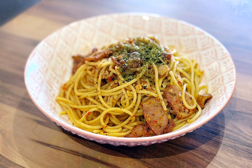 ‘Sambal belacan aglio olio’ with smoked duck. — Picture by CK Lim
