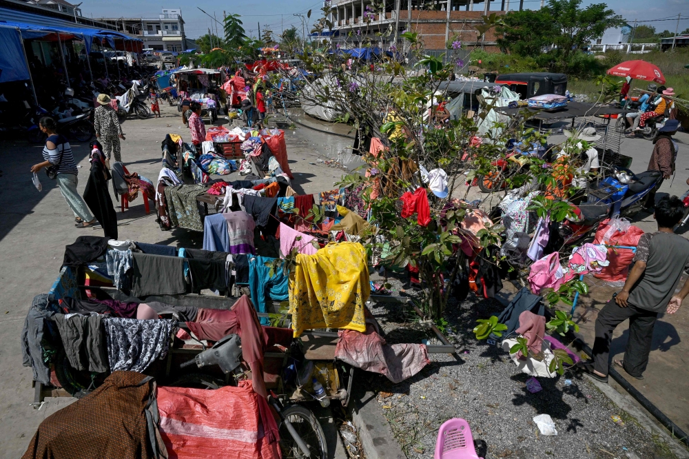 Displaced people set up a temporary camp in Banteay Meanchey province amid Cambodia-Thailand border clashes on December 13, 2025. — AFP pic