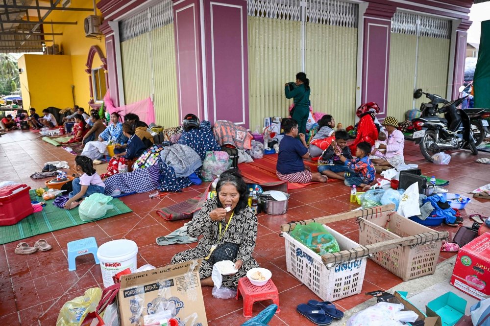 Displaced residents at a temporary camp in Cambodia’s Banteay Meanchey province on December 14, 2025. — AFP pic