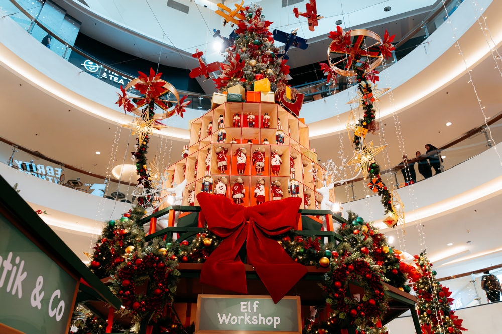 A shopping mall in Kuala Lumpur pulls out the stops for the Christmas season. — Picture by Raymond Manuel