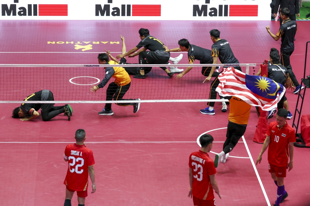 Malaysia’s sepak takraw team celebrates their historic 2-1 victory over Thailand in the men’s team regu final at Nakhon Pathom Gymnasium, ending a 34-year gold drought. — Bernama pic
