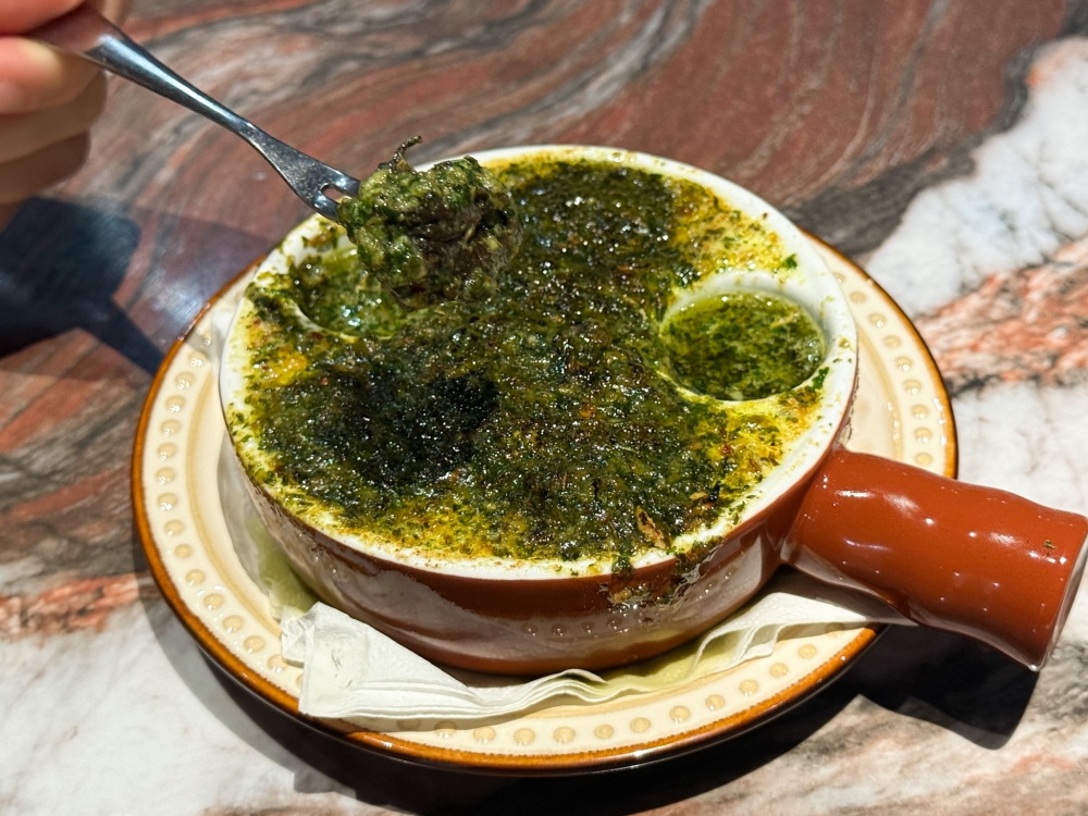 Your Escargot just got a Thai herbs makeover with the melted butter. — Picture by Lee Khang Yi