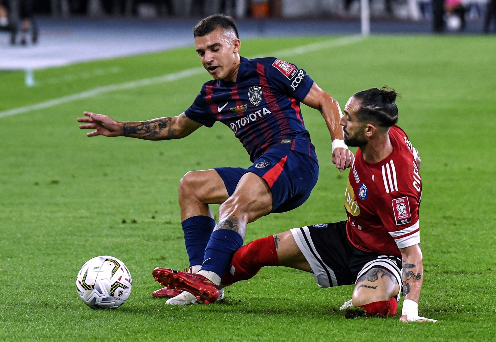 JDT’s Manuel Hidalgo (left) challenged by Sabah FC’s Miguel Cifuentes during the FA Cup final at Bukit Jalil National Stadium on December 14, 2025. — Bernama pic