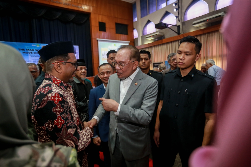 Anwar says Asean foreign ministers’ meeting postponed as Thai-Cambodia conflict deepens