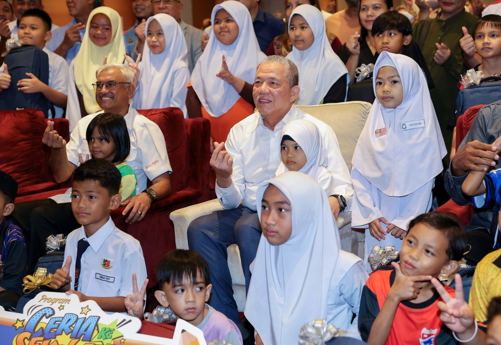 Deputy Prime Minister Datuk Seri Fadillah Yusof (2nd left) with the recipients of donations at the TNB Ceria ke Sekolah Programme, Edition P194 Petra Jaya December 15, 2025. — Bernama pic