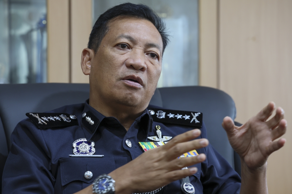 Pahang police bust syndicate behind scam apps in Temerloh
