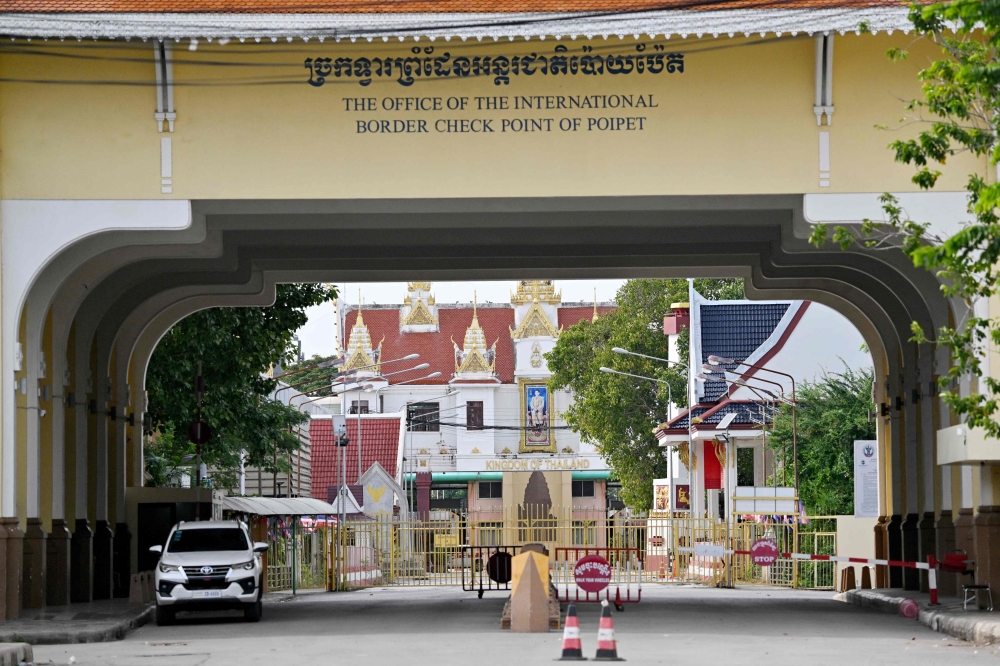 Clashes displace 500,000 as Thailand plans repatriation of citizens stranded at Cambodia border