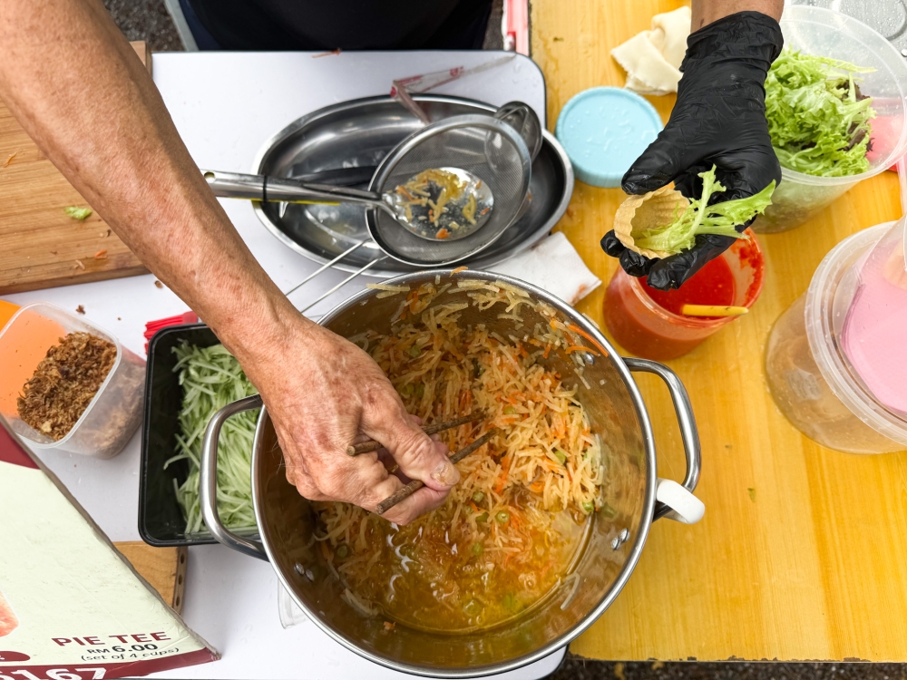 The yam bean filling is home cooked and used to fill the shells to make the 'pie tee'.
