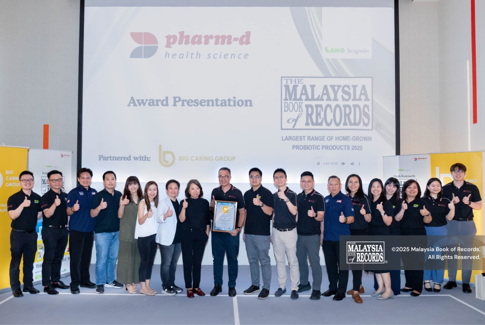 Lang Bragman sets Malaysia Book of Records for largest home-grown probiotic range
