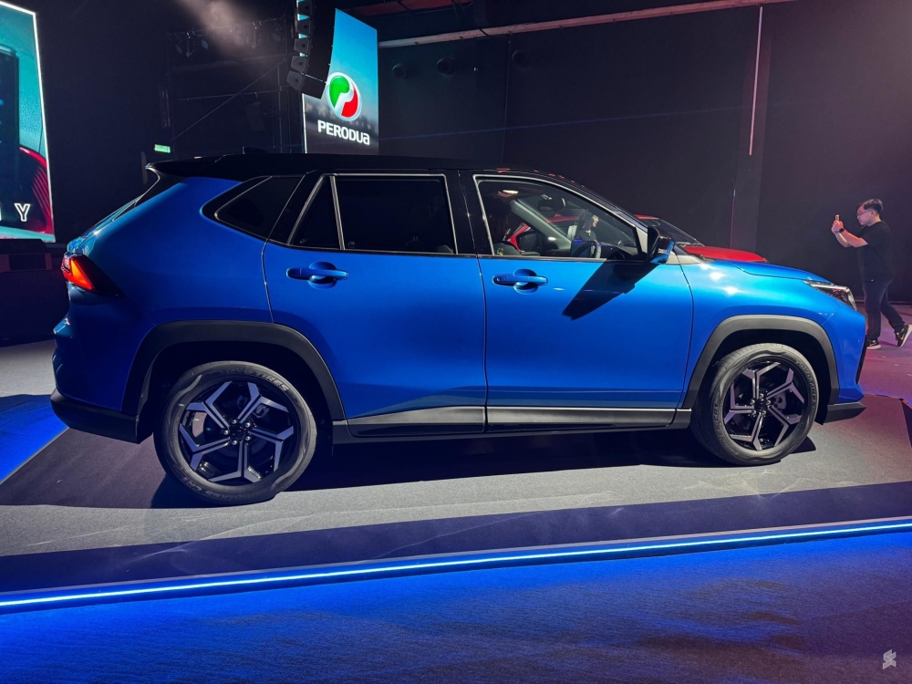 The Perodua Traz slots in above the Ativa, bringing a slightly bigger footprint and SUV stance.